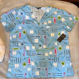 NWT Woman’s Blue Dental Print Scrub Top Large